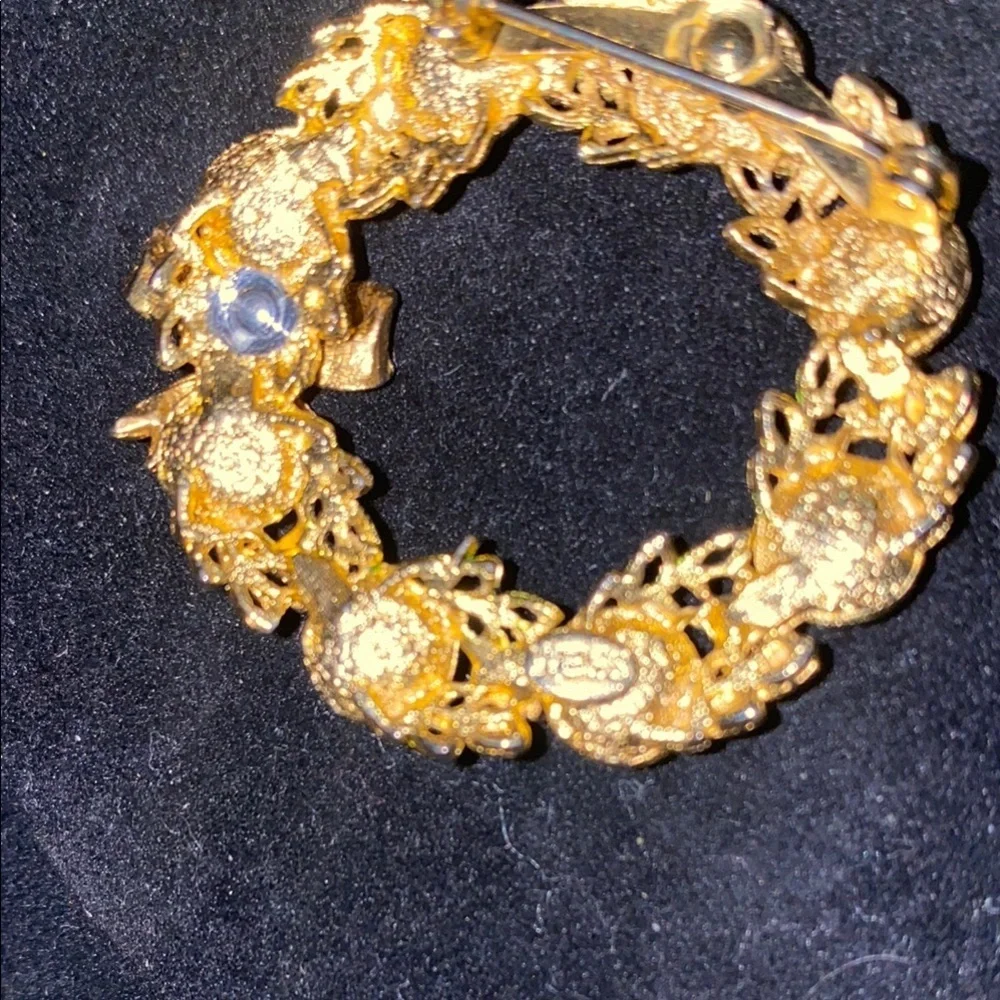 Vintage Weiss Christmas Wreath Elegant Gold With Blue and Red Brooch - Picture 2 of 6